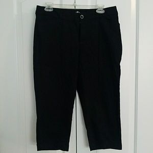 St. John's Bay Black Capri Pants 10